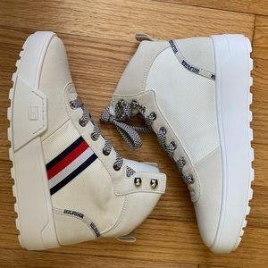 Tommy Hilfiger Size 6 White High Top Sneaker